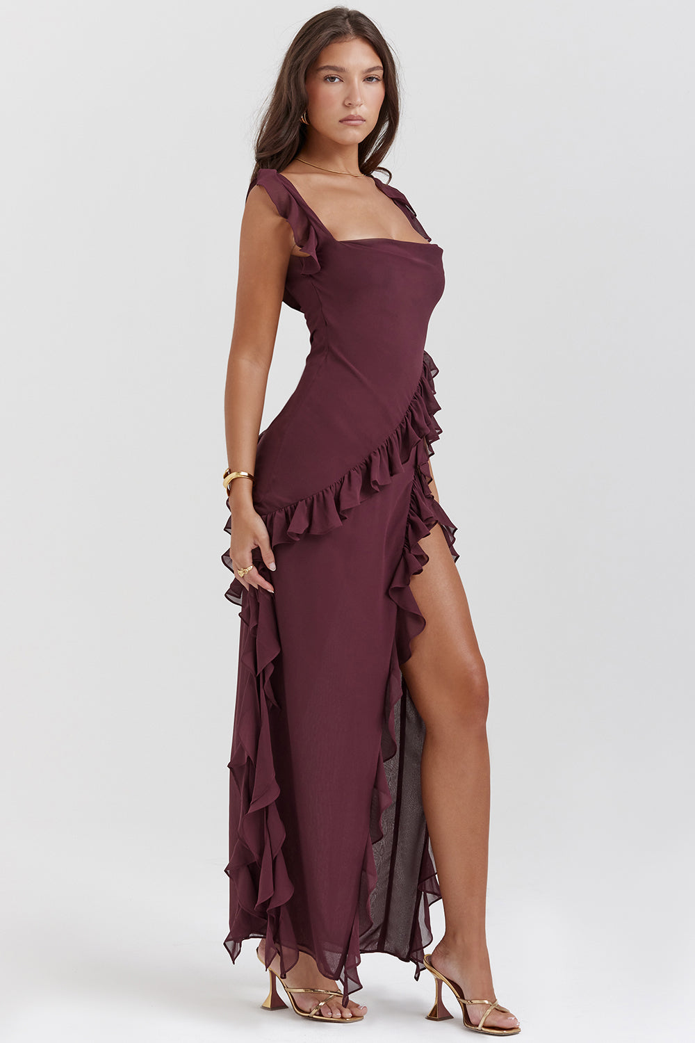 Elegantes Kleid mit Rüschen und Schlitz