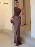 Maxi Chleid mit One-Shoulder Satin
