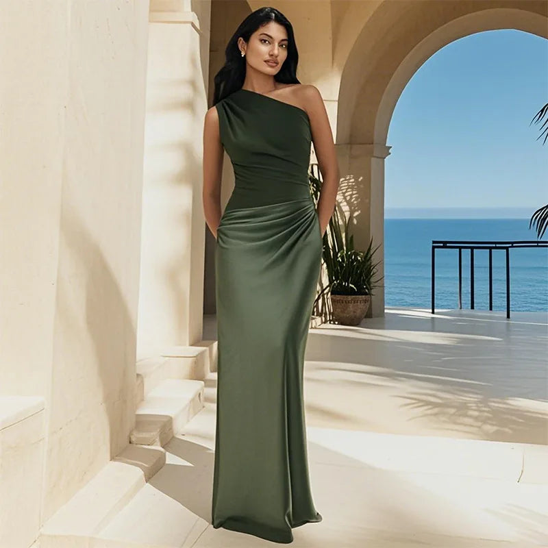 Maxi Chleid mit One-Shoulder Satin