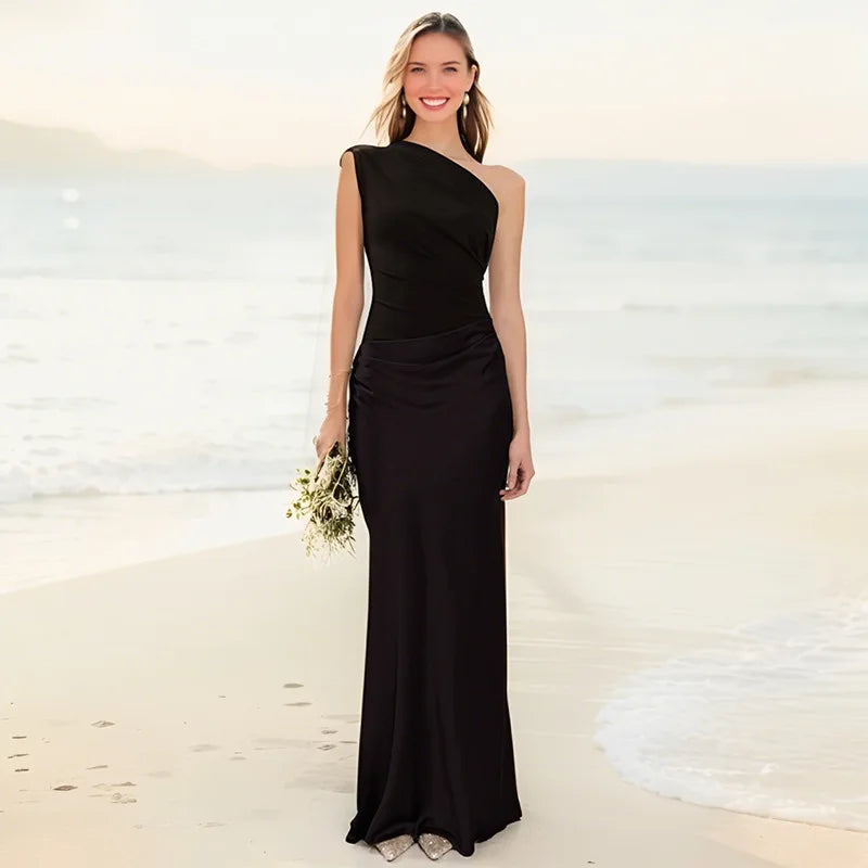 Maxi Chleid mit One-Shoulder Satin